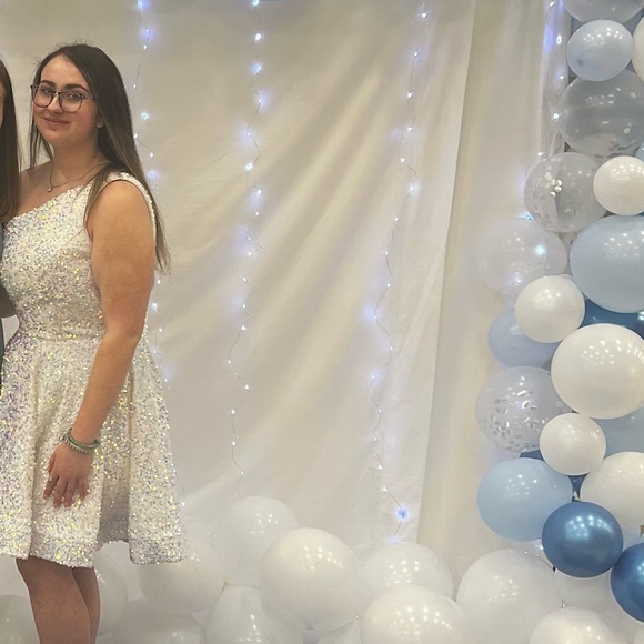 Tiffany’s Homecoming Dress - Picture 2 of 4